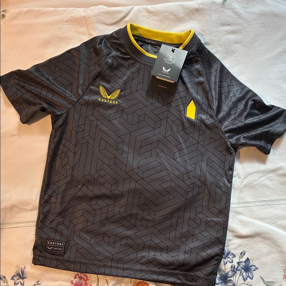 Everton Castore Grey and Yellow Geometric T-Shirt